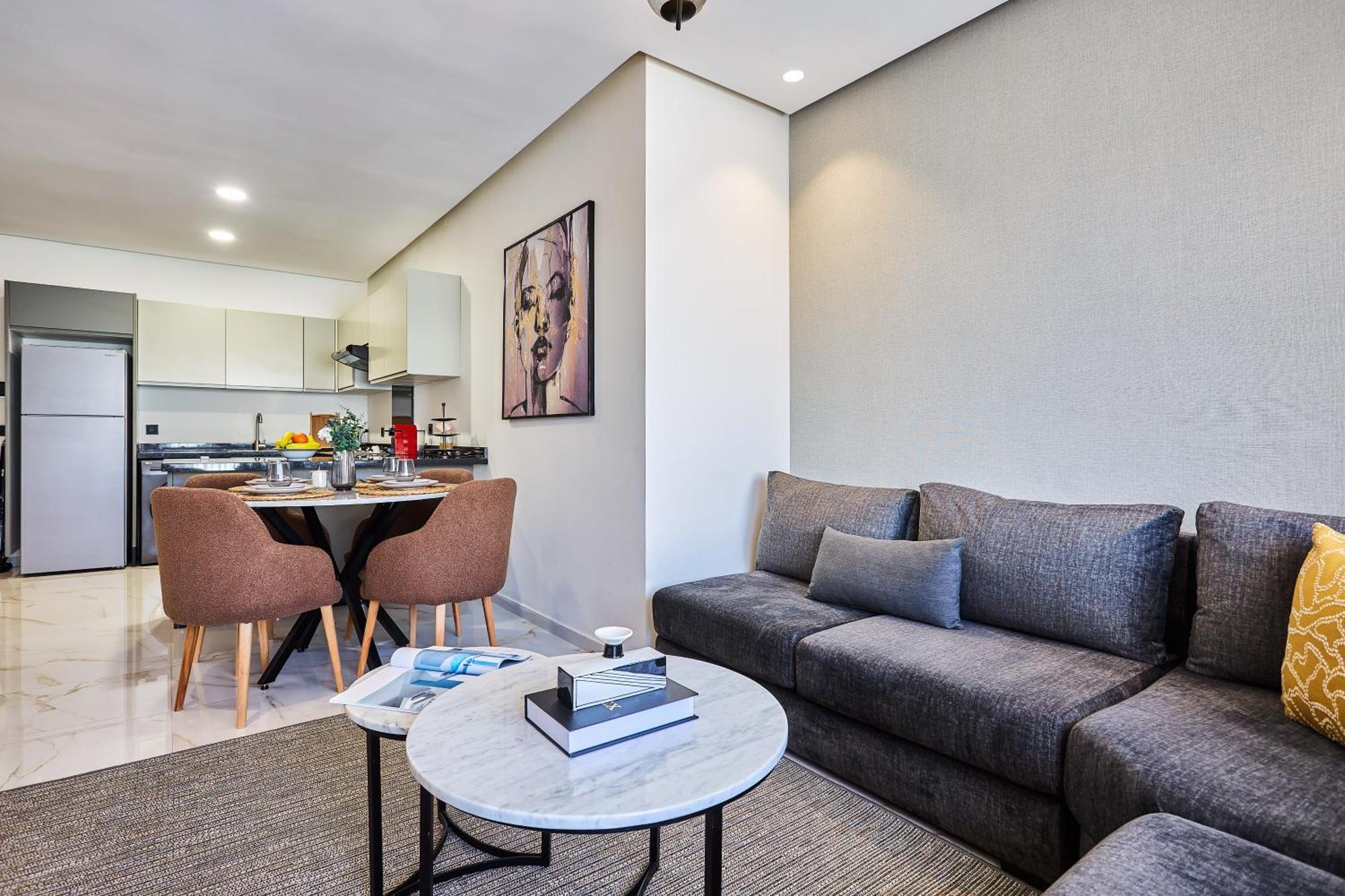 Sleek And Modern 2-Bed Unit In Downtown Casa Apartment Казабланка Екстериор снимка